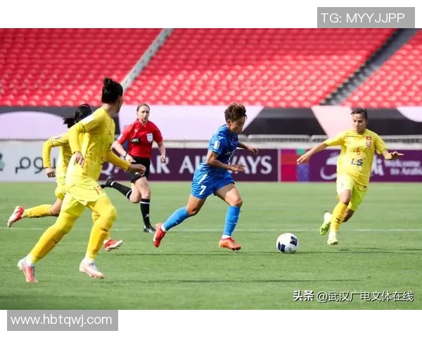 足球明星在球场上挥洒汗水的精彩瞬间与激情四溢的踢球图片合集