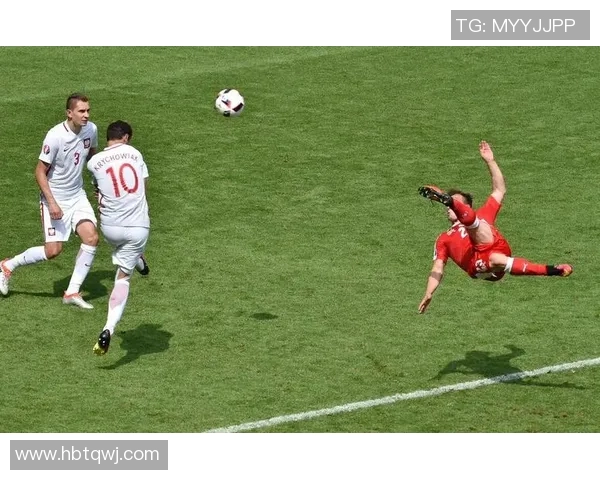 足球明星模仿篮球动作的趣味瞬间揭秘与精彩回顾